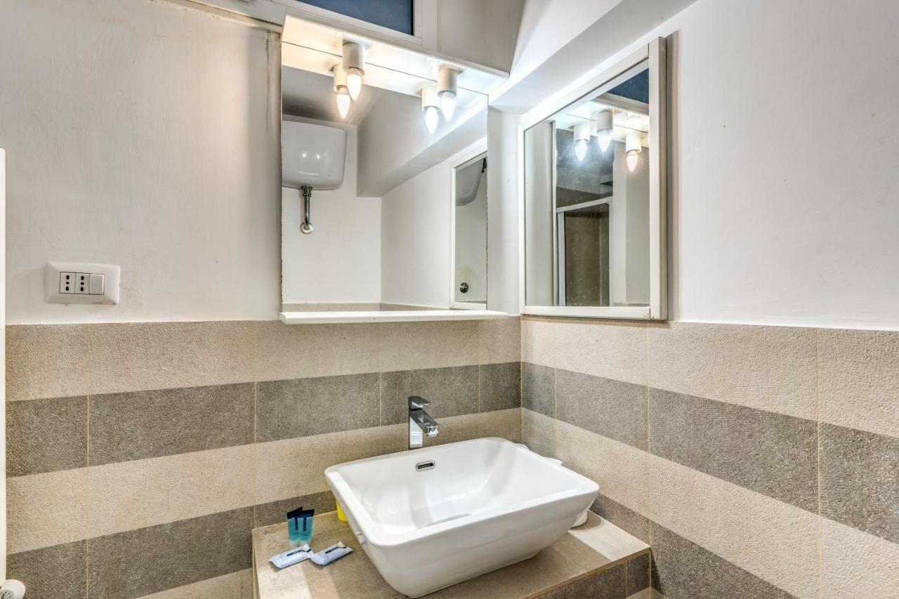 Lovely Spacious Apartment Near The Colosseum Roma Exterior foto